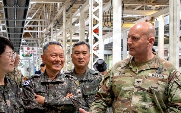 2nd Infantry Division Deputy Commanding General – ROK (DCG-R) Brig. Gen. Han-ok Moon visited the Combat Power Generation Center (CPGC) at the U.S. Army Materiel Support Command – Korea, Camp Carroll, April 16.