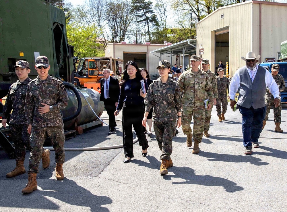 2nd Infantry Division Deputy Commanding General – ROK (DCG-R) Brig. Gen. Han-ok Moon visited the Combat Power Generation Center (CPGC) at the U.S. Army Materiel Support Command – Korea, Camp Carroll, April 16.