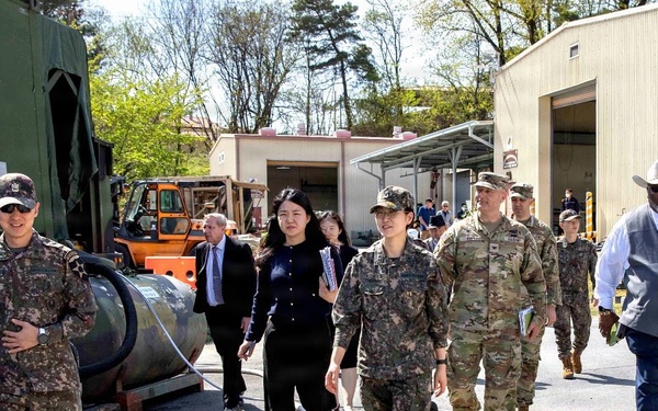 2nd Infantry Division Deputy Commanding General – ROK (DCG-R) Brig. Gen. Han-ok Moon visited the Combat Power Generation Center (CPGC) at the U.S. Army Materiel Support Command – Korea, Camp Carroll, April 16.