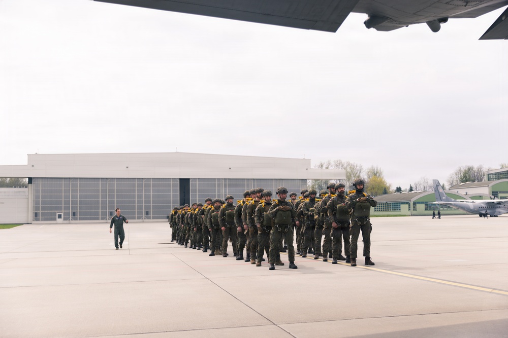 Polish Allies jump from a 139th Airlift Wing C-130H Hercules