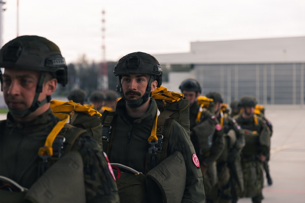 Polish Allies jump from a 139th Airlift Wing C-130H Hercules