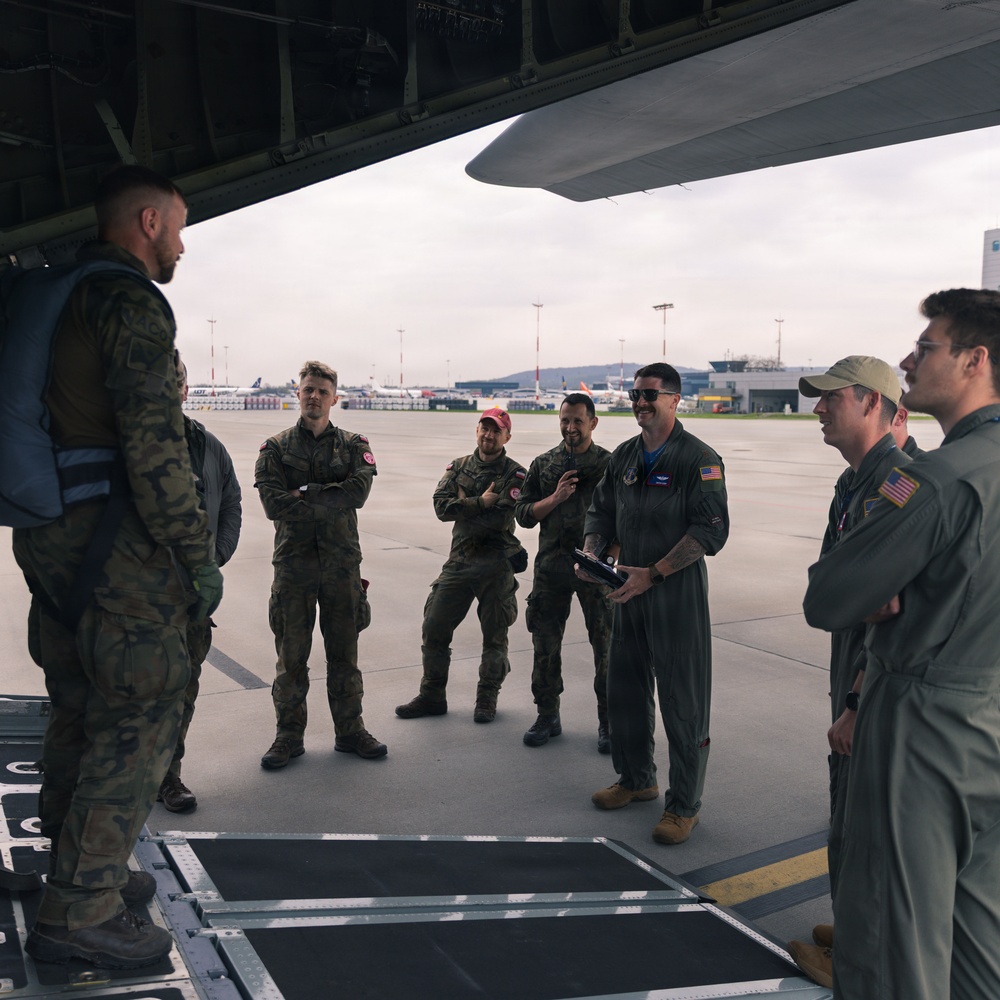 Polish Allies jump from a 139th Airlift Wing C-130H Hercules