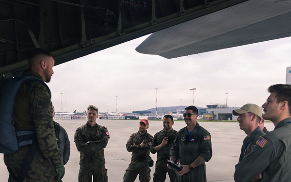 Polish Allies jump from a 139th Airlift Wing C-130H Hercules