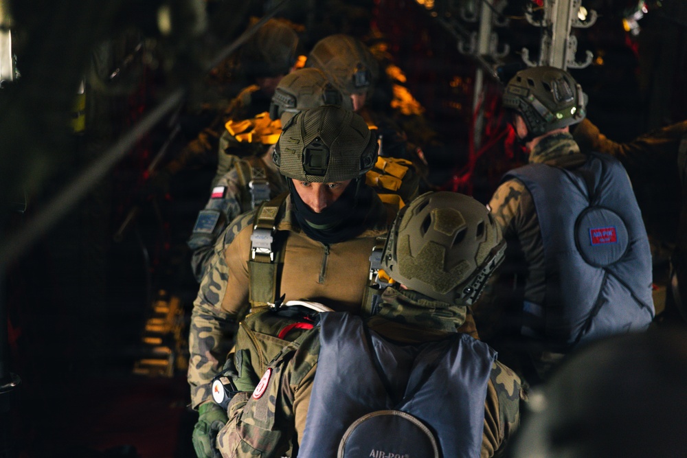 Polish Allies jump from a 139th Airlift Wing C-130H Hercules
