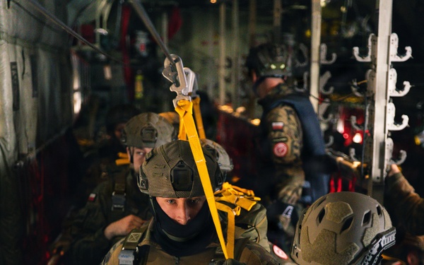 Polish Allies jump from a 139th Airlift Wing C-130H Hercules