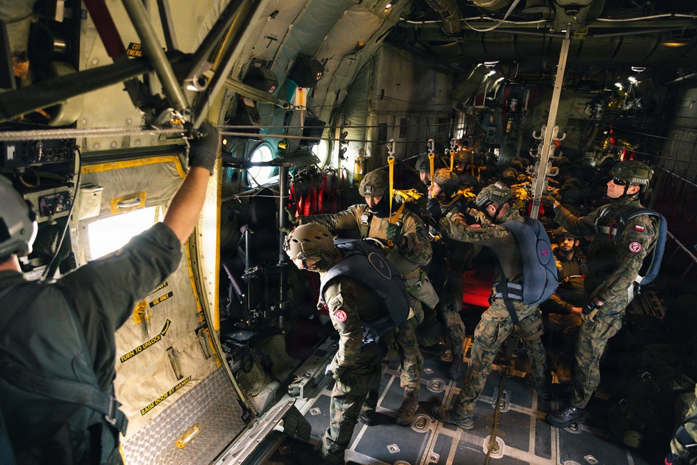 Polish Allies jump from a 139th Airlift Wing C-130H Hercules