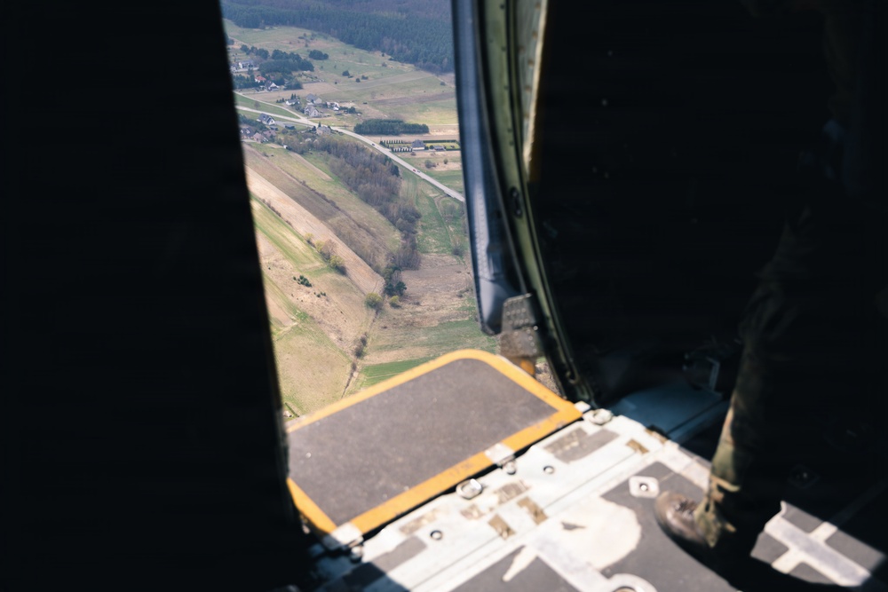 Polish Allies jump from a 139th Airlift Wing C-130H Hercules