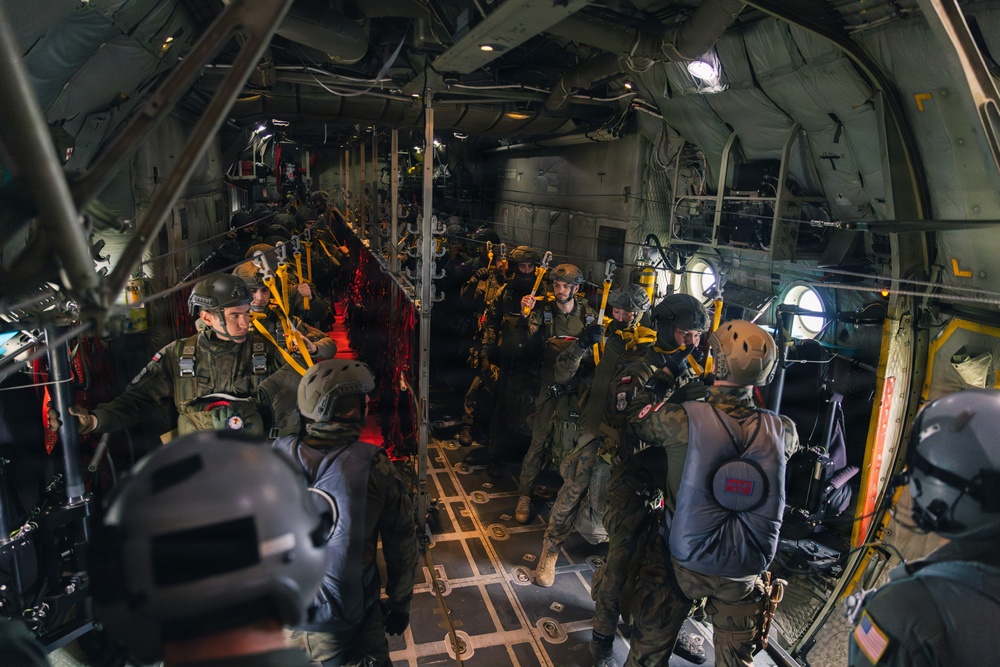 Polish Allies jump from a 139th Airlift Wing C-130H Hercules