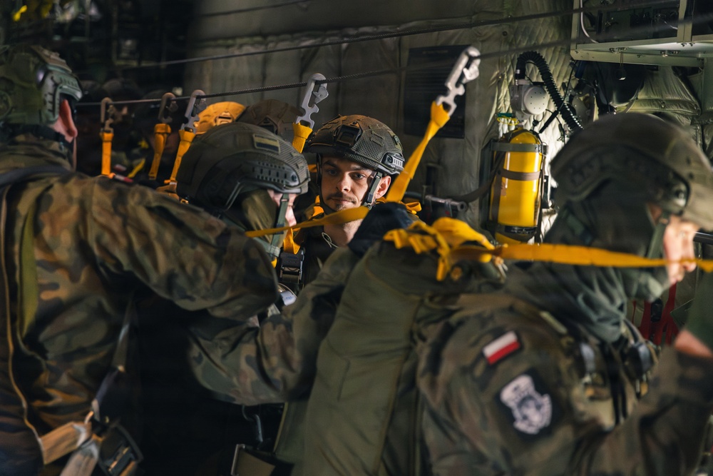 Polish Allies jump from a 139th Airlift Wing C-130H Hercules