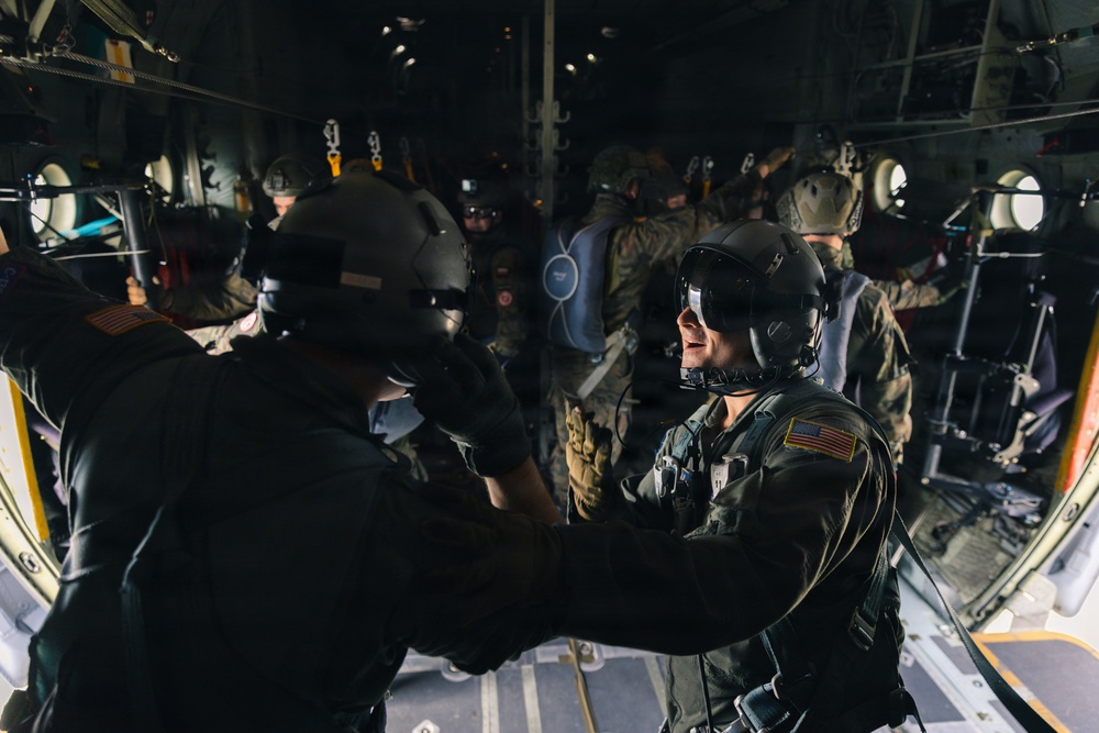 Polish Allies jump from a 139th Airlift Wing C-130H Hercules