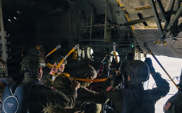Polish Allies jump from a 139th Airlift Wing C-130H Hercules