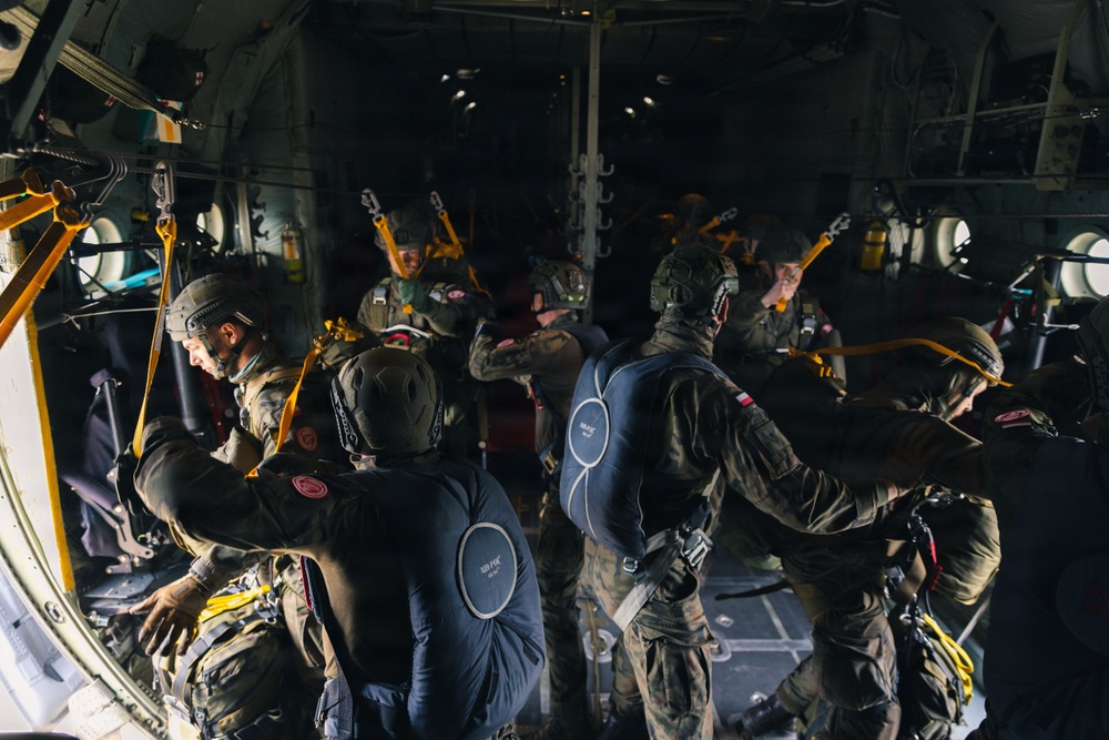 Polish Allies jump from a 139th Airlift Wing C-130H Hercules