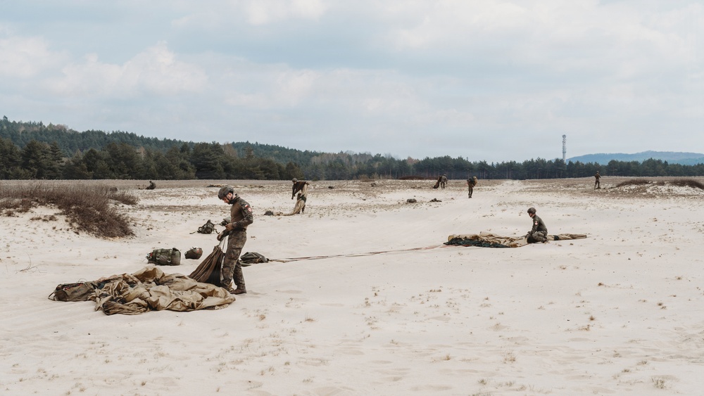 Polish Allies jump from a 139th Airlift Wing C-130H Hercules