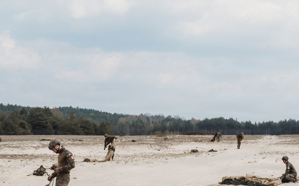 Polish Allies jump from a 139th Airlift Wing C-130H Hercules