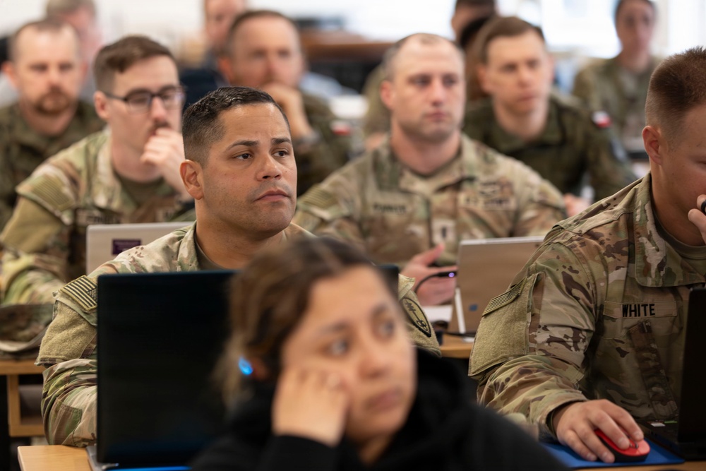 U.S. Army V Corps host physical security class with Polish Army