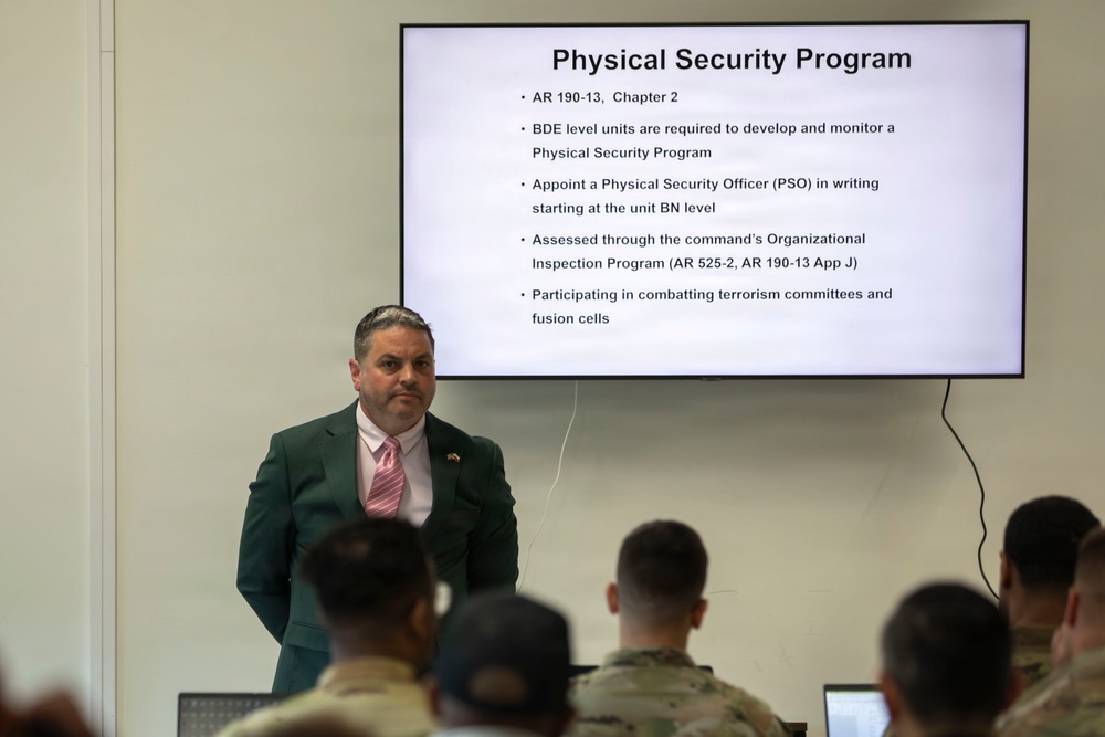 U.S. Army V Corps host physical security class with Polish Army