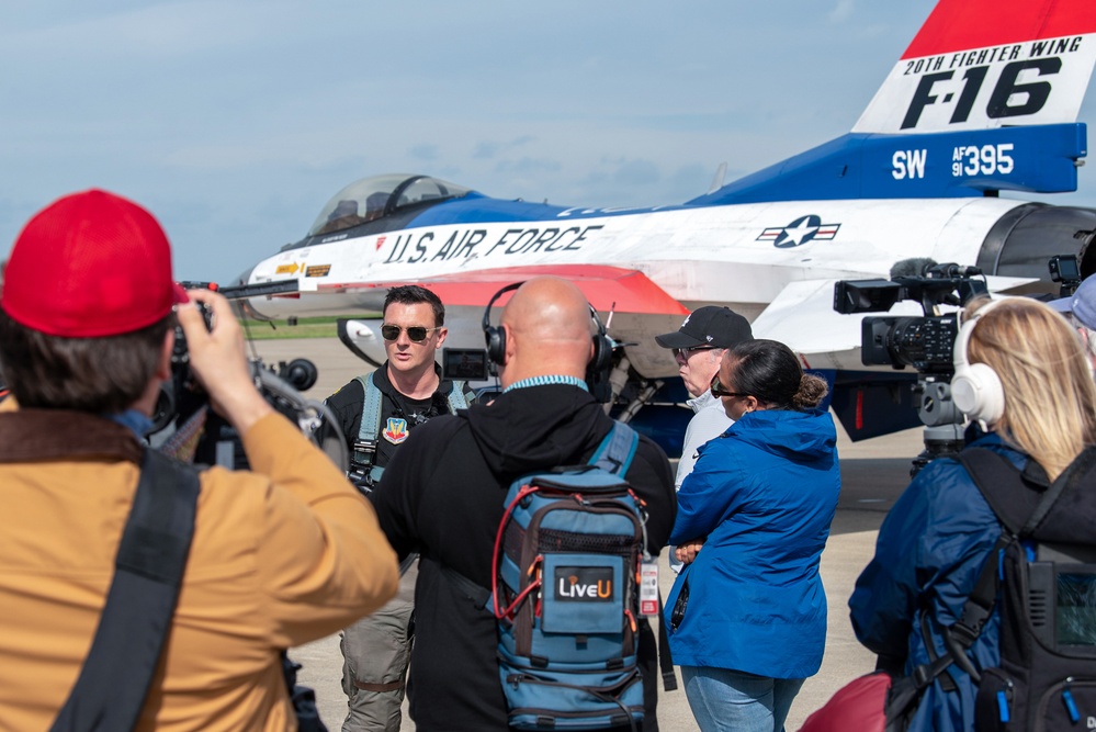 Military aircraft arrive at Kentucky Air Guard Base for Thunder Over Louisville air show