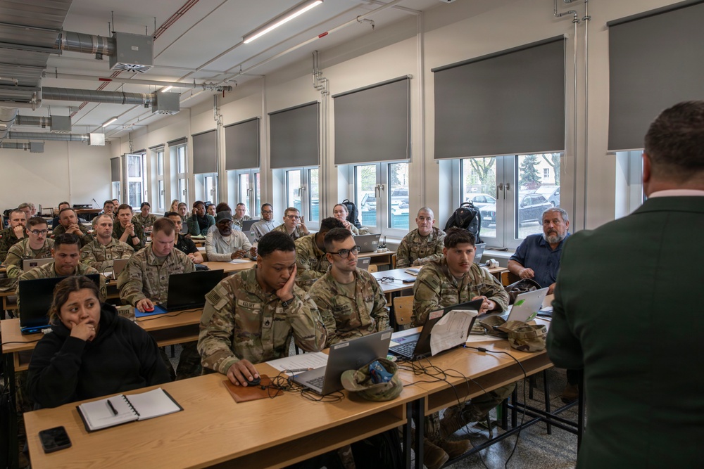 U.S. Army V Corps host physical security class with Polish Army