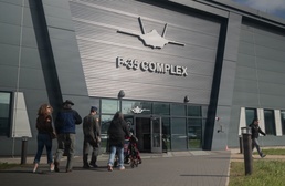 493 FS welcomes WWII veteran with tour of RAF Lakenheath