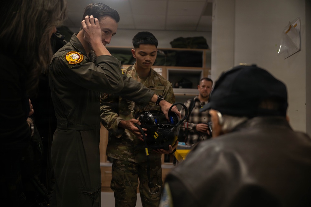 493 FS welcomes WWII veteran with tour of RAF Lakenheath