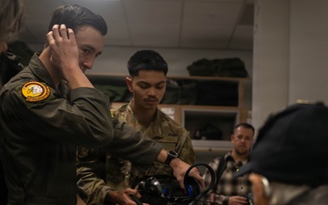 493 FS welcomes WWII veteran with tour of RAF Lakenheath