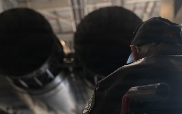 493 FS welcomes WWII veteran with tour of RAF Lakenheath