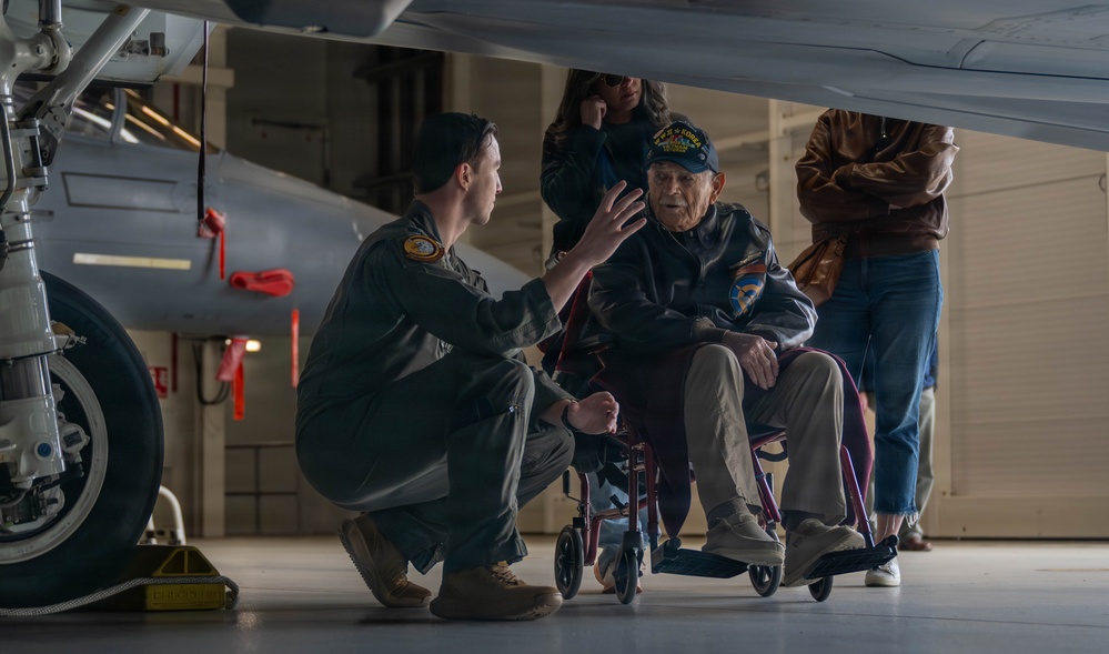 493 FS welcomes WWII veteran with tour of RAF Lakenheath