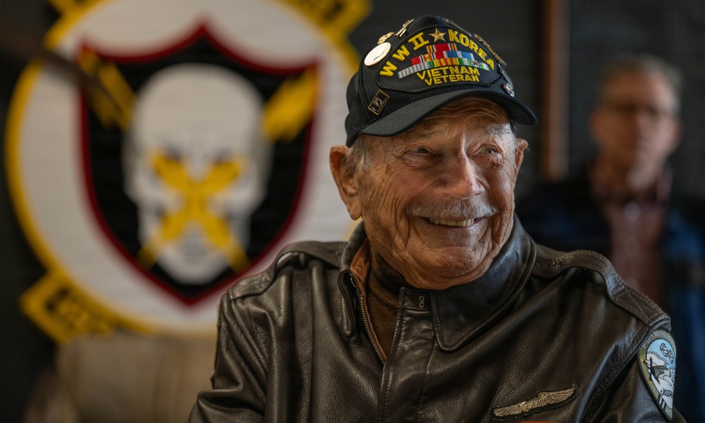 493 FS welcomes WWII veteran with tour of RAF Lakenheath