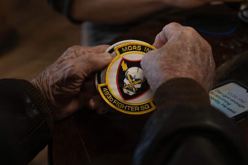 493 FS welcomes WWII veteran with tour of RAF Lakenheath
