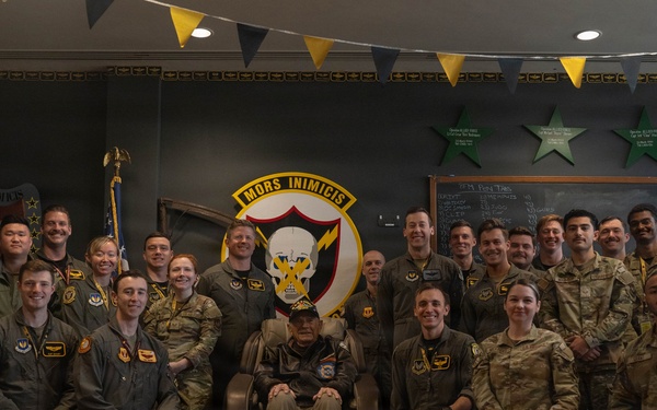 493 FS welcomes WWII veteran with tour of RAF Lakenheath