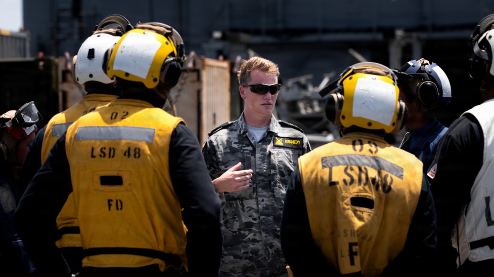 Task Force Ashland Conducts Cross-Deck Subject Matter Expert Exchange with Australian Sailors