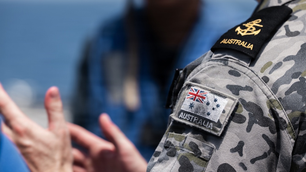 Task Force Ashland Conducts Cross-Deck Subject Matter Expert Exchange with Australian Sailors