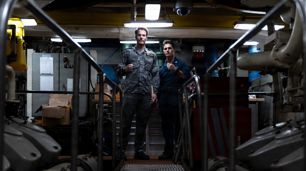 Task Force Ashland Conducts Cross-Deck Subject Matter Expert Exchange with Australian Sailors