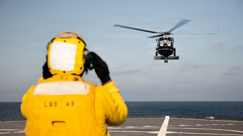 Task Force Ashland Conducts Cross-Deck Subject Matter Expert Exchange with Australian Sailors