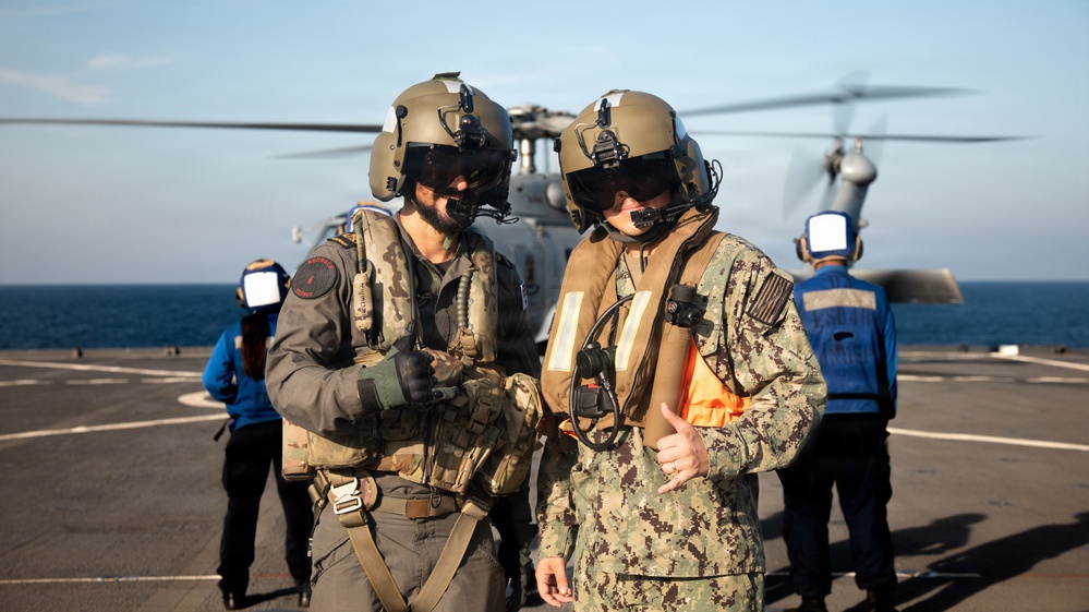 Task Force Ashland Conducts Cross-Deck Subject Matter Expert Exchange with Australian Sailors