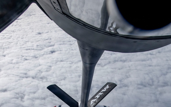 434 ARW refuel U.S. Thunderbirds