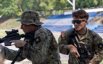 Soldiers teach room clearing procedures during CENTAM Guardian 26