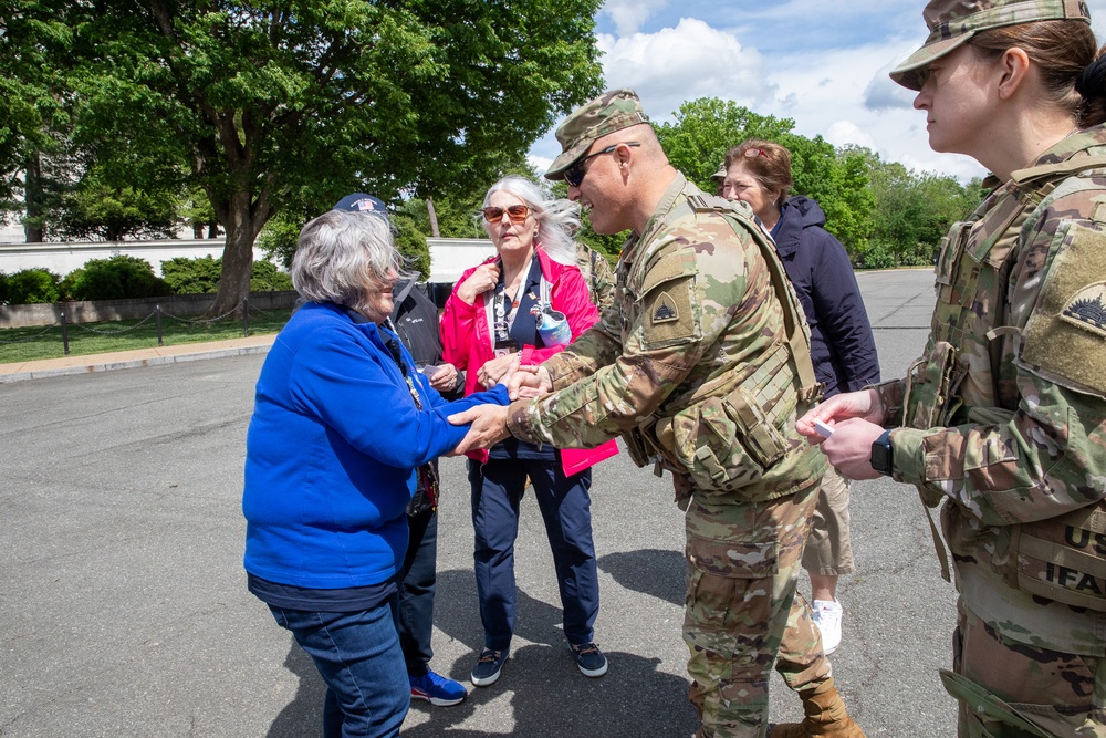 DCNG Commanding General visits Jefferson memorial