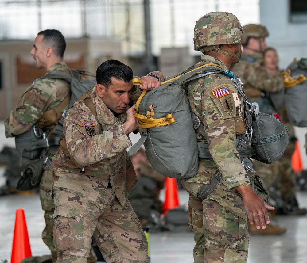 1-137th Aviation Regiment conducts airborne support operations