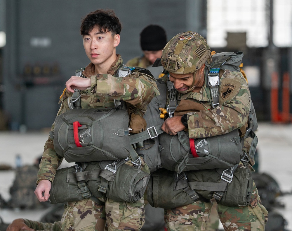 1-137th Aviation Regiment conducts airborne support operations