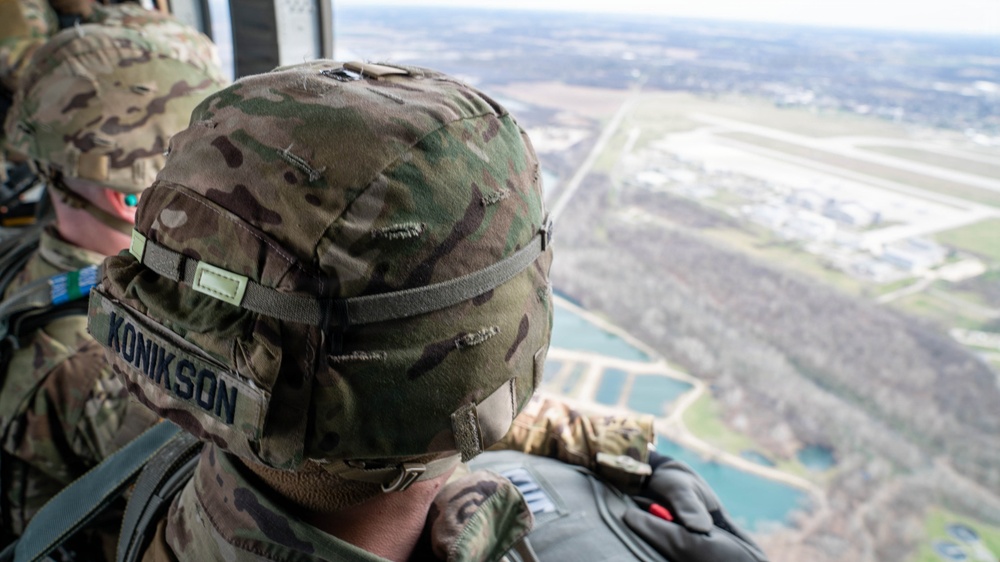 1-137th Aviation Regiment conducts airborne support operations