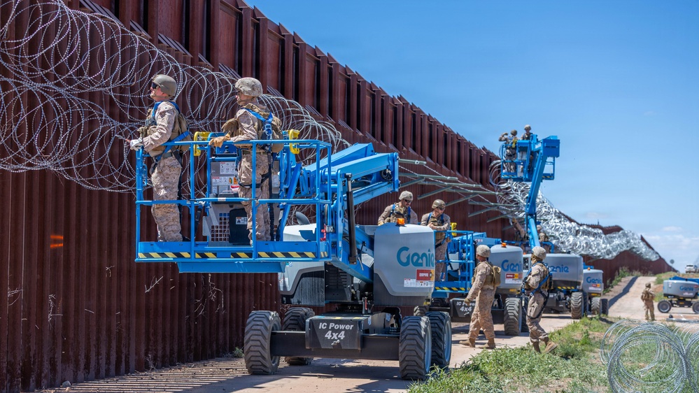 JTF-SB U.S. Marines conduct engineering operations along the Southern Barrier