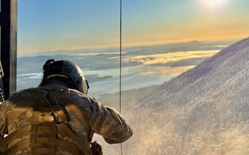 Maine National Guardsmen rescue hikers during early morning hoist operation