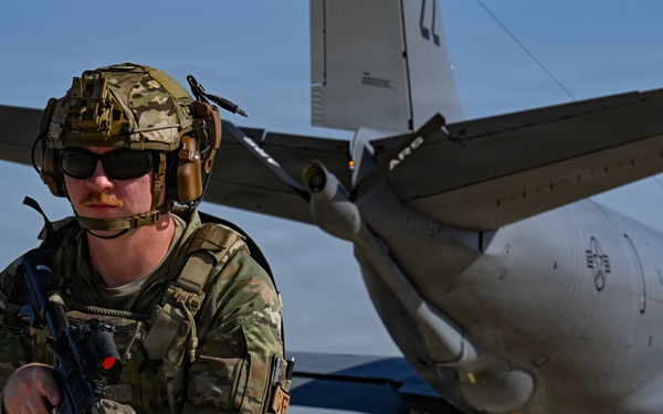 Freedom Flag 26-1: 31 CABS establishes contingency location for hot pit refueling