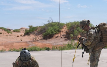 1st Armored Division CAB and HHBN conduct MEDEVAC cross-training