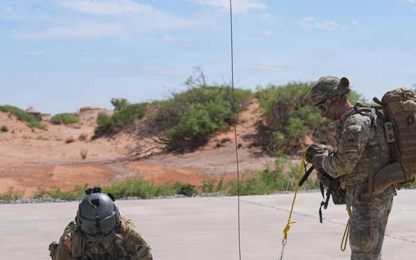 1st Armored Division CAB and HHBN conduct MEDEVAC cross-training