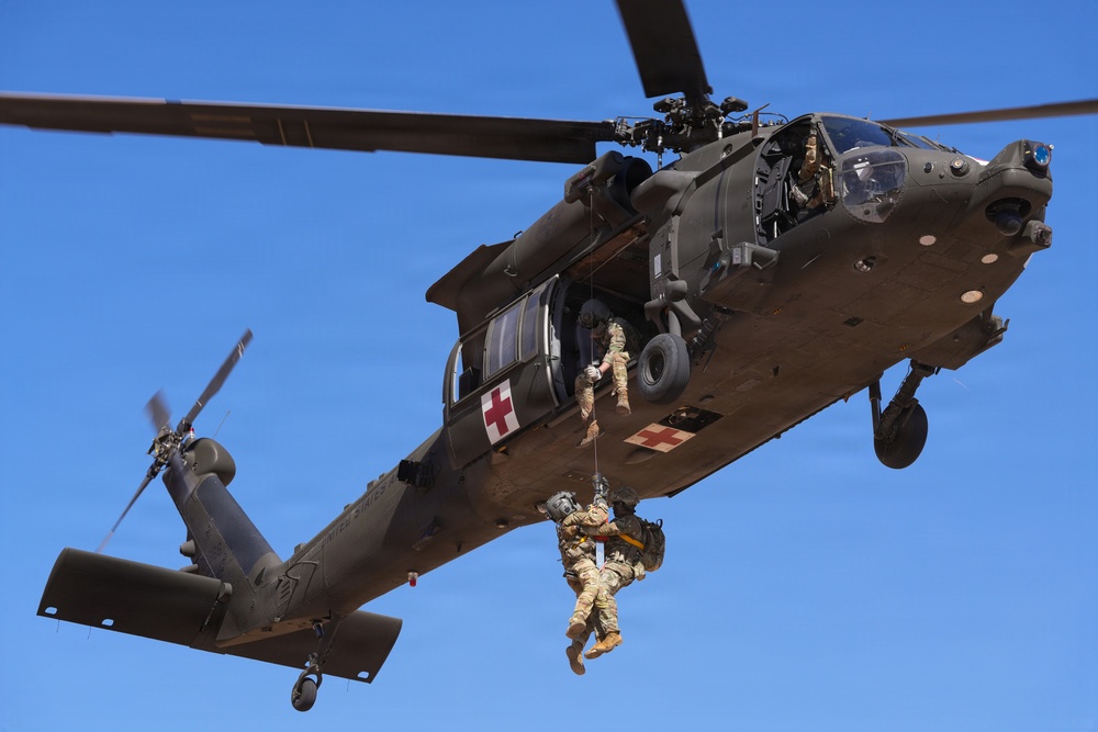 1st Armored Division CAB and HHBN conduct MEDEVAC cross-training