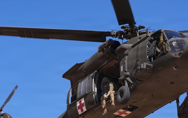 1st Armored Division CAB and HHBN conduct MEDEVAC cross-training