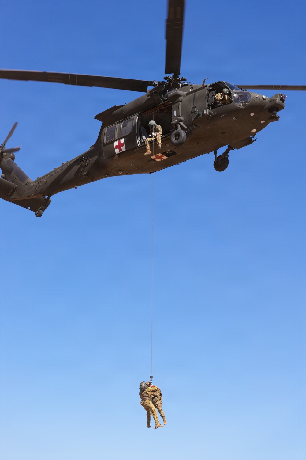 1st Armored Division CAB and HHBN conduct MEDEVAC cross-training