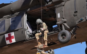 1st Armored Division CAB and HHBN conduct MEDEVAC cross-training